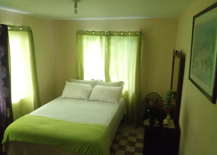 Happy And Comfortable Pensión Montego Bay